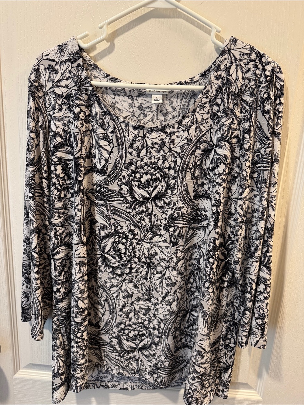croft & barrow Black and White Floral Long Sleeve Scoop Top